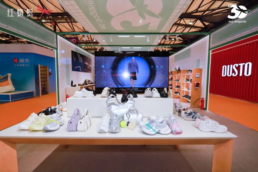 惠利玛×红蜻蜓 亮相2025摩登中国时尚展