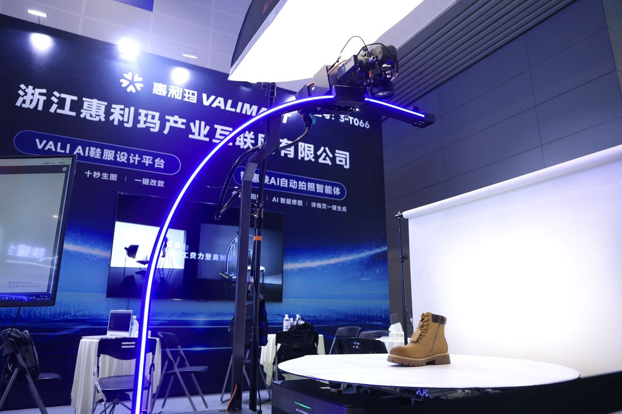 5秒出图、一键上架!数贸会上的这款AI设备让电商上新“开挂”
